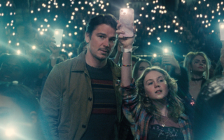 Josh Hartnett and Ariel Donoghue in "Trap"