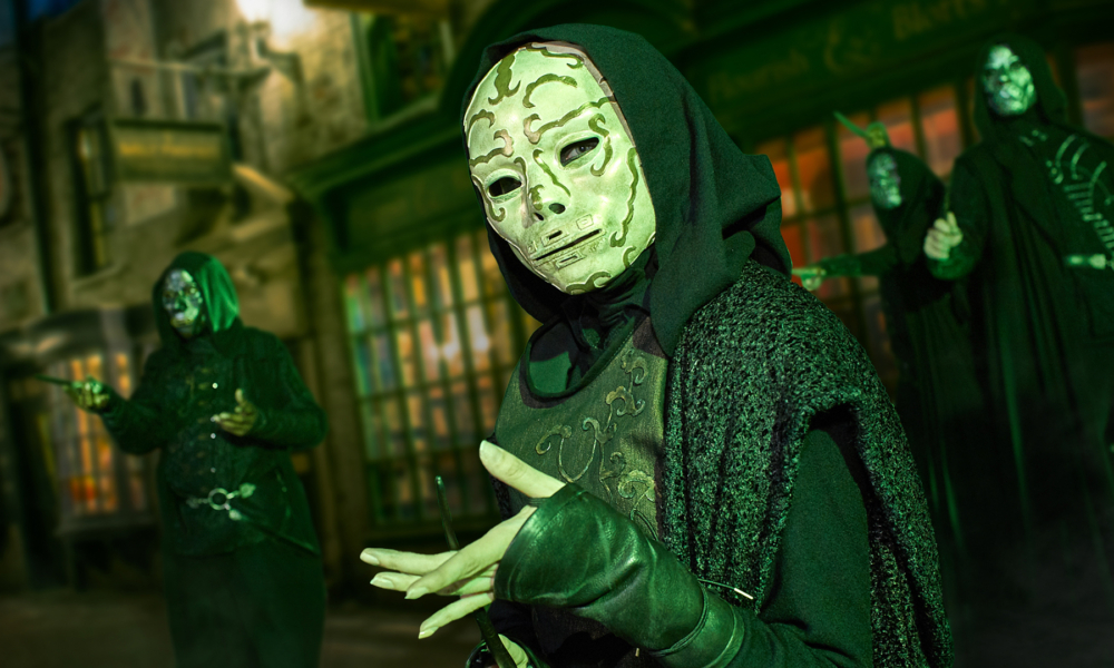 Universal orlando resort Death-Eaters-Leave-Their-Mark-on-The-Wizarding-World-of-Harry-Potter-Diagon-Alley