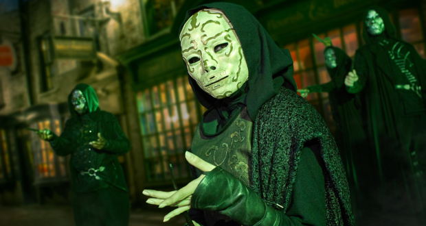 Universal orlando resort Death-Eaters-Leave-Their-Mark-on-The-Wizarding-World-of-Harry-Potter-Diagon-Alley