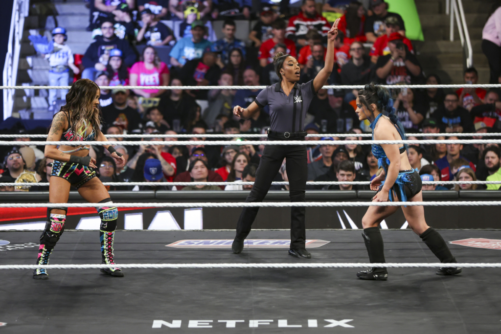 Netflix WWE Monday Night Raw (5)