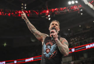 Netflix WWE Monday Night Raw (5)